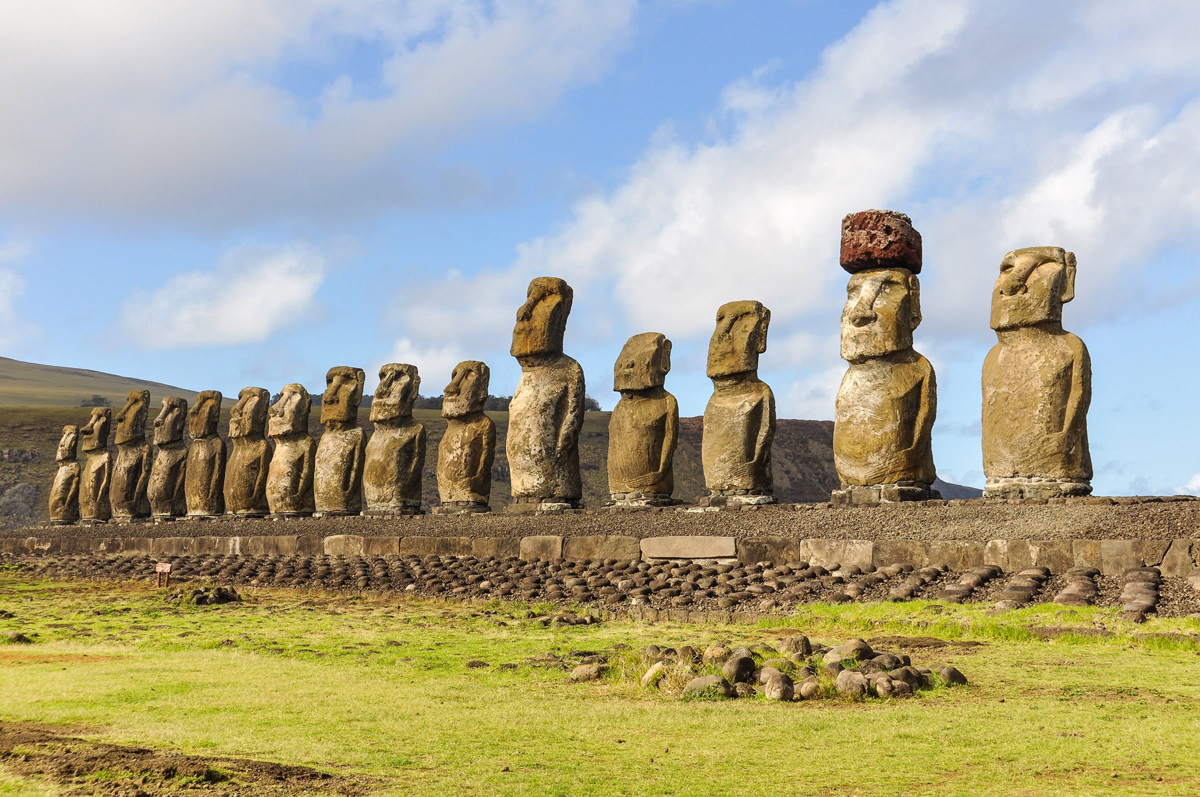 Exotic vacation packages to the easter islands.