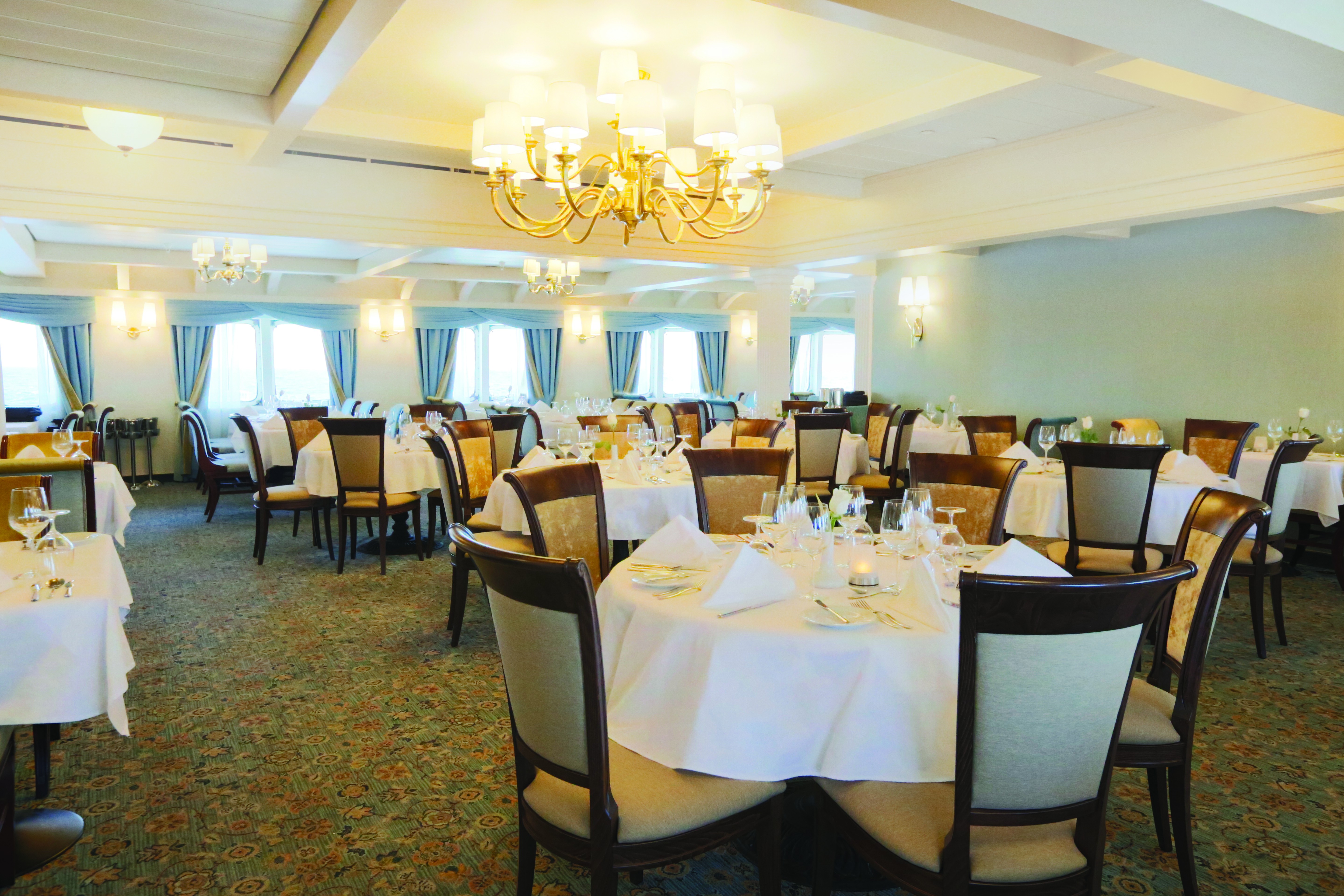 victory cruiselines dining room