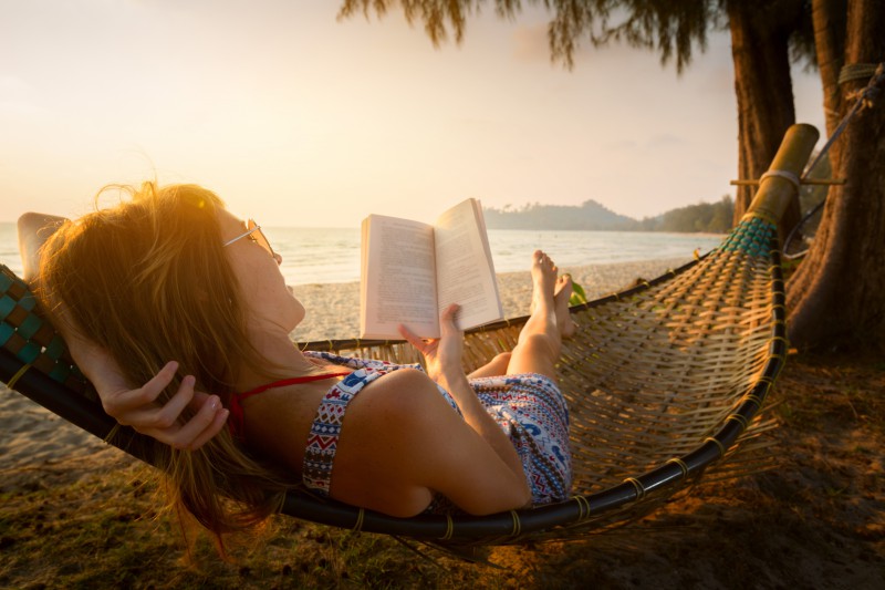 Reading travel books while traveling