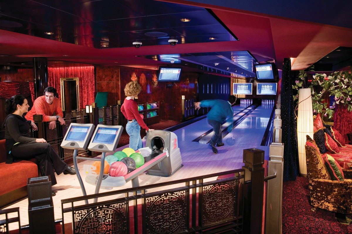 Norwegian Pearl Bowling Alley