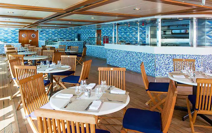 Casual dining aboard the Oceania Regatta